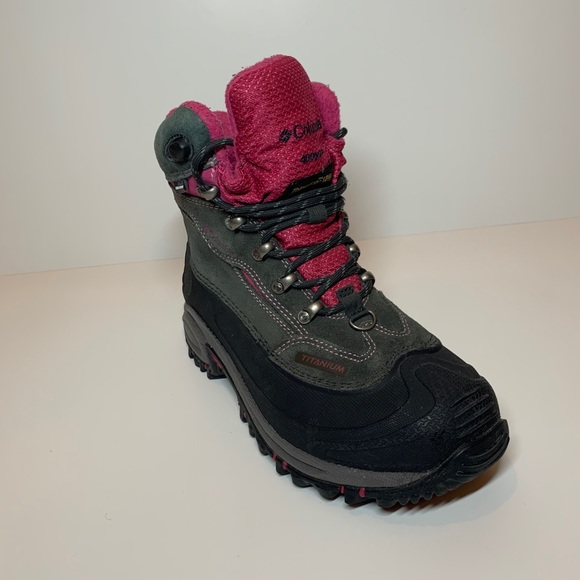 Columbia Insulated Hiking Boots - Picture 1 of 6